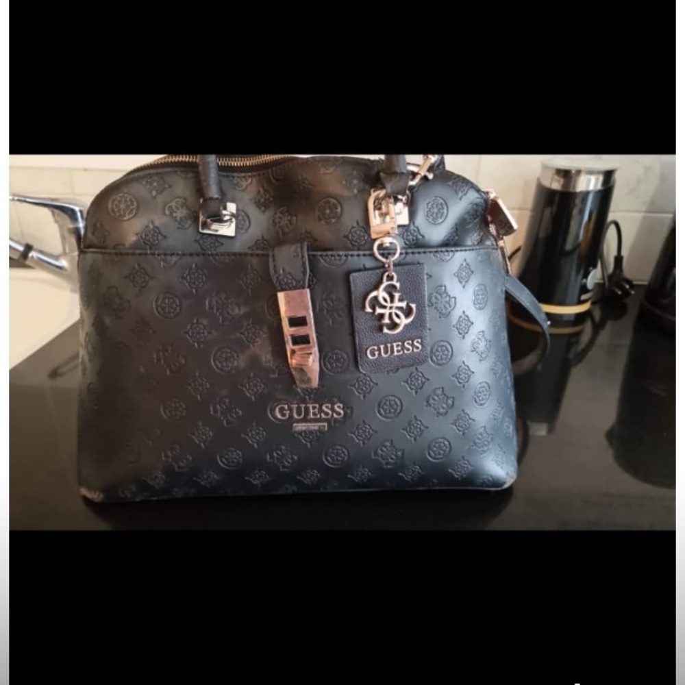 NOT selling!!! Looking to buy a PEONY large bag in black